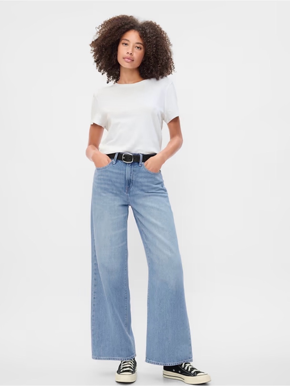 GAP High Rise SuperSoft Wide-Leg Jeans in Light Wash - Size 6/28 Short